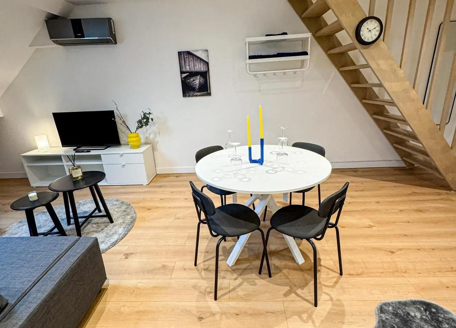 Chic & Modern 1Br & 1Lr Apt, 12 Min Walk To Rabot ヘント