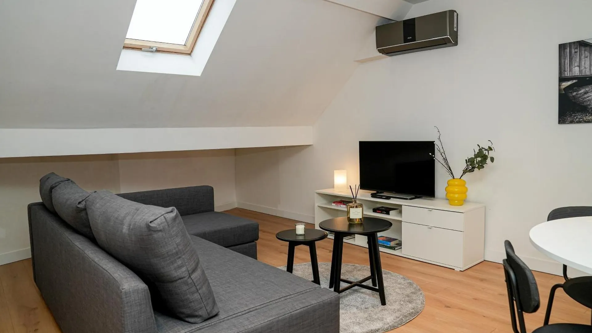 アパート Chic & Modern 1Br & 1Lr Apt, 12 Min Walk To Rabot ヘント ベルギー