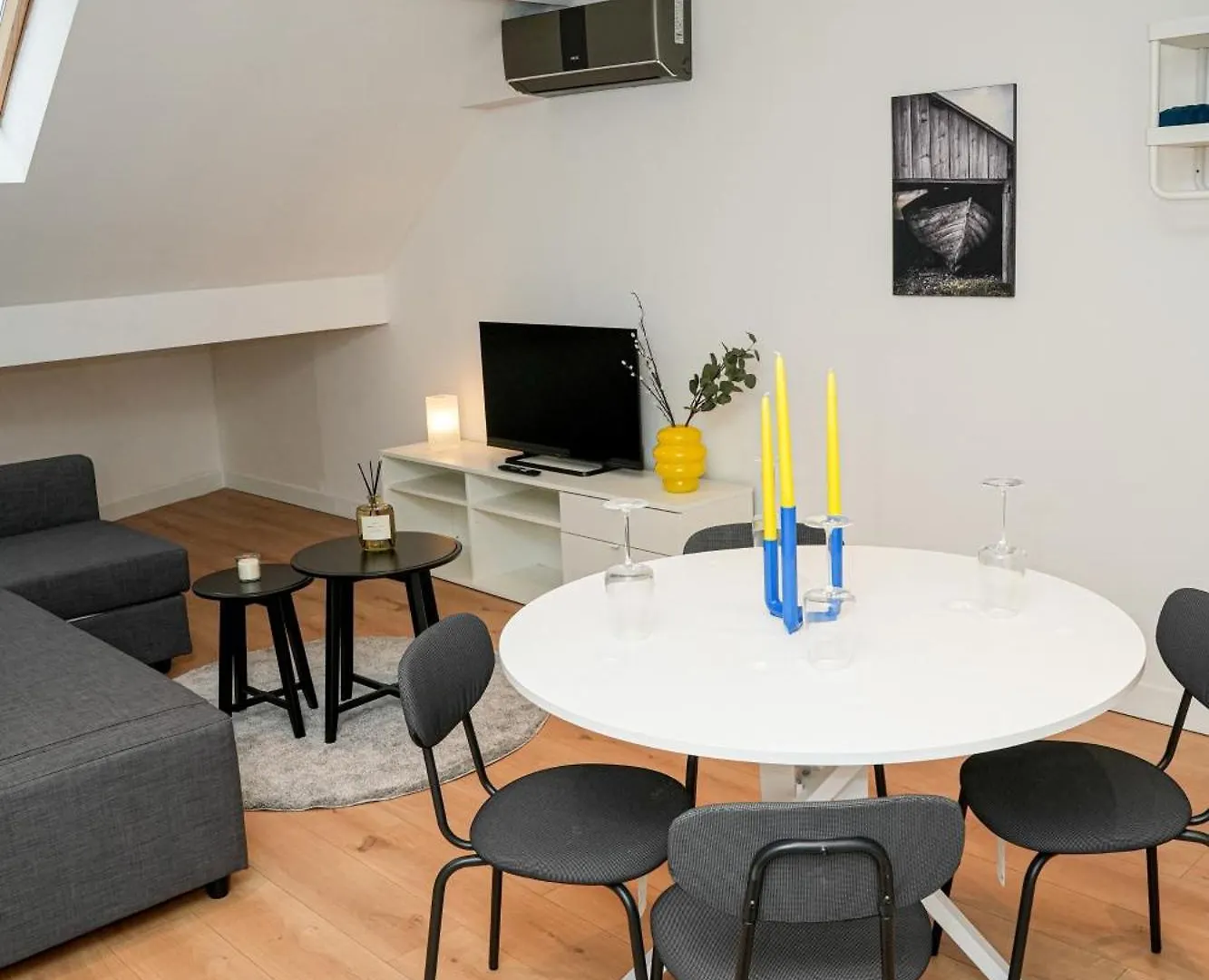 Chic & Modern 1Br & 1Lr Apt, 12 Min Walk To Rabot ヘント