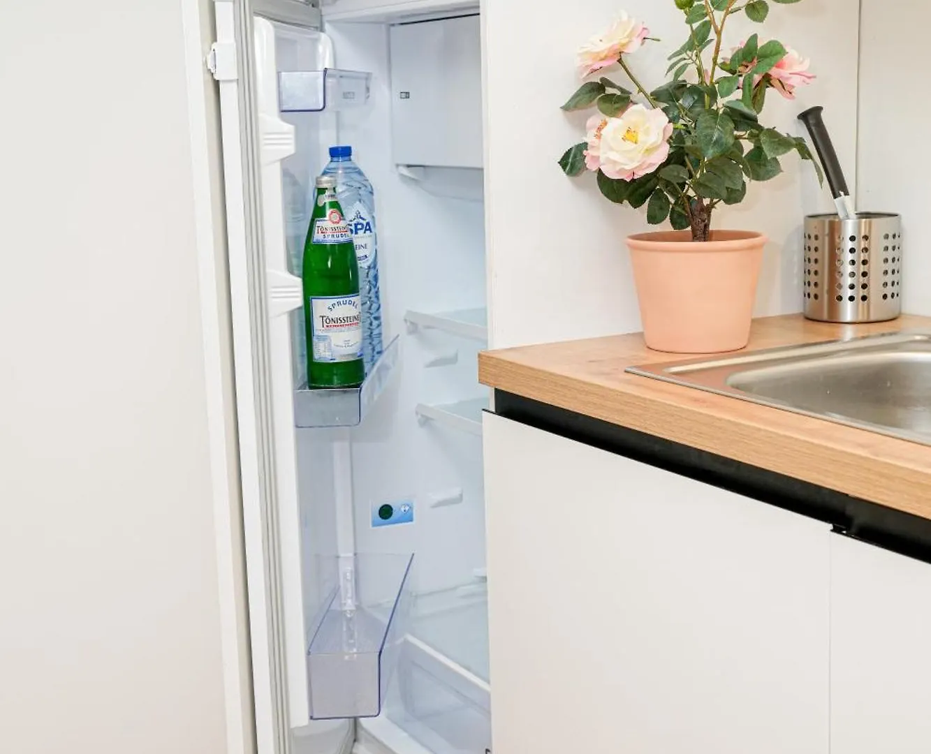 アパート Chic & Modern 1Br & 1Lr Apt, 12 Min Walk To Rabot ヘント