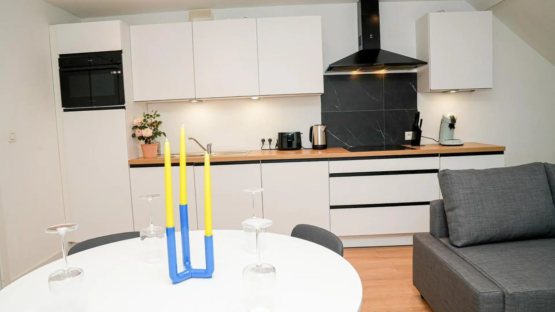 Chic & Modern 1Br & 1Lr Apt, 12 Min Walk To Rabot ヘント ベルギー